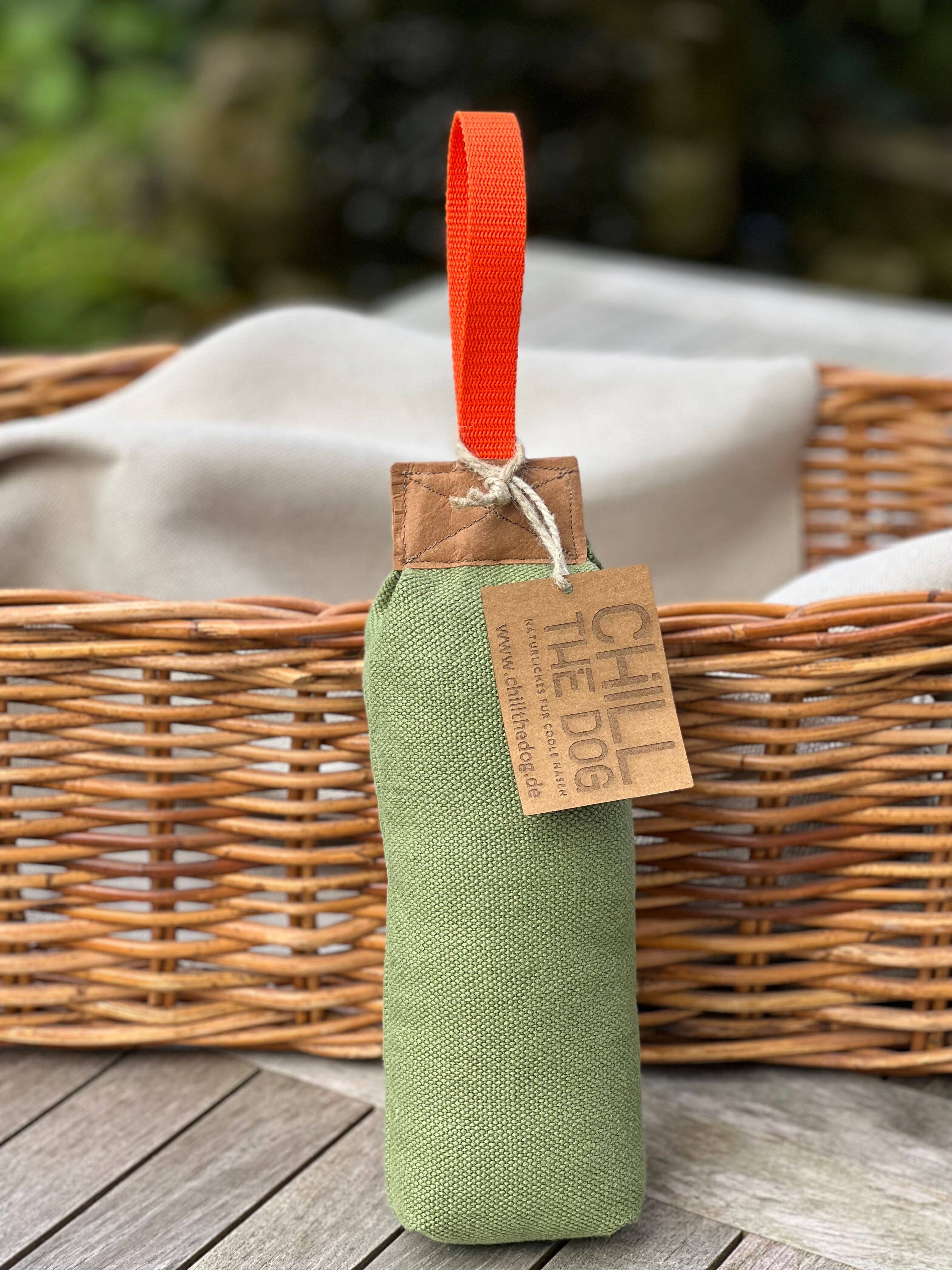Dummy Hund, Farbe: Grün, Robuster Bio-Hanf Stoff, gefüllt mit Schafwolle.