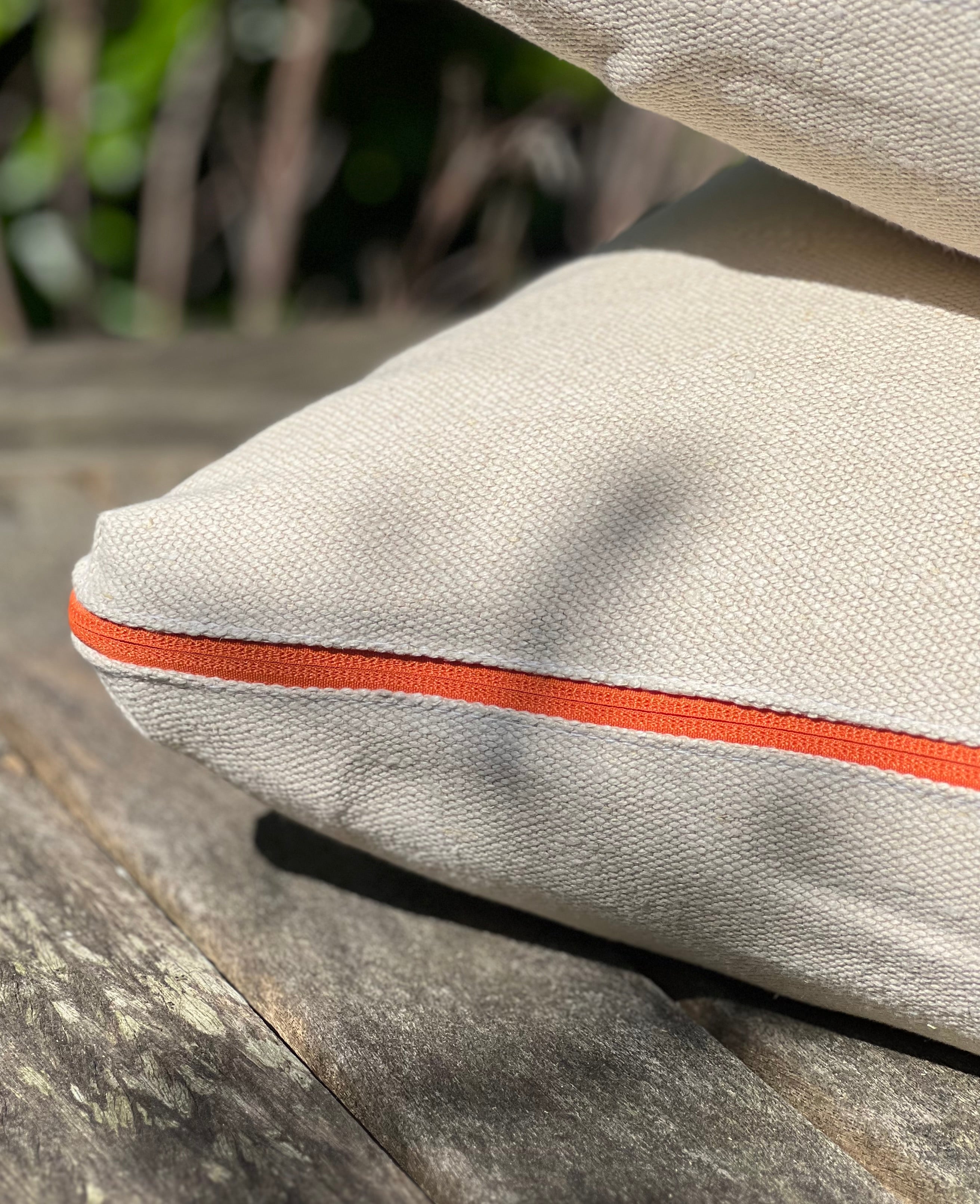 Hundekissen aus BIO-Hanf und GOLS-zertifizierten Latexflocken – das ideale Kissen für Hunde mit Gelenkproblemen.